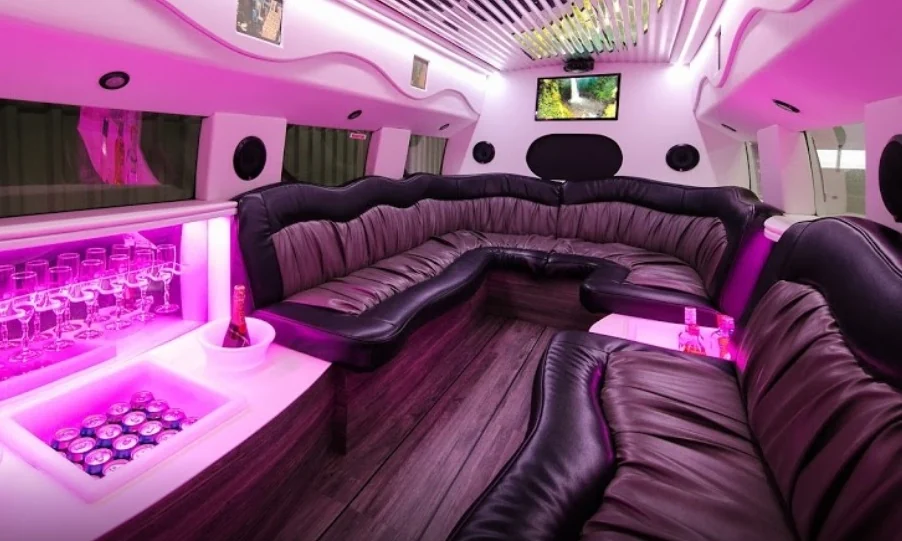 Witte Hummer limousine