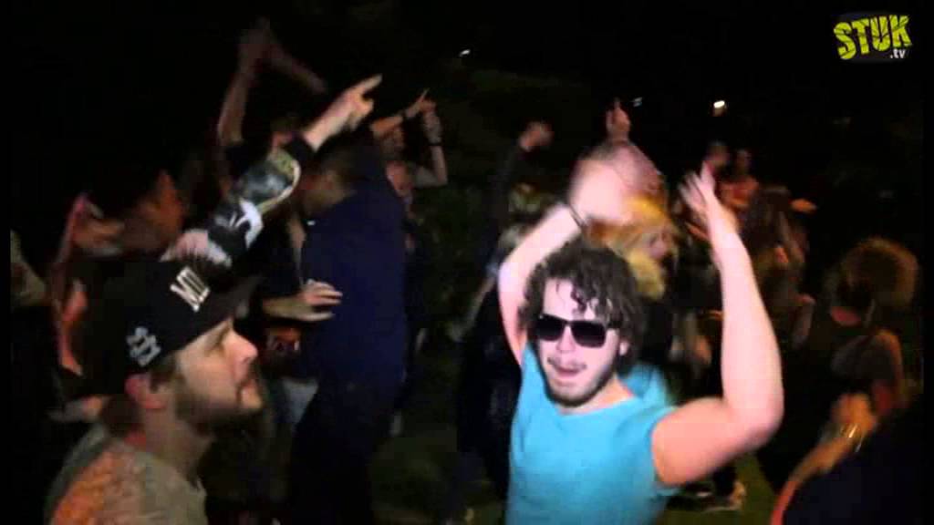 Videovoorbeeld: een groep feest in de partybus