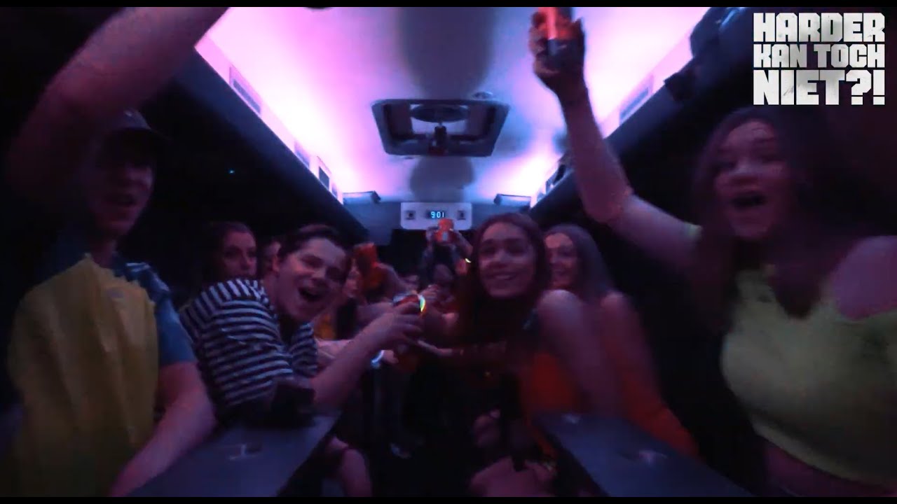 Videovoorbeeld: feestende groep in de bus