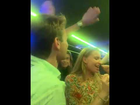 Feest in de bus