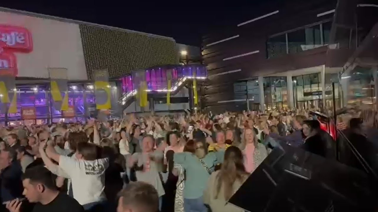 Videovoorbeeld: groep bij een evenement